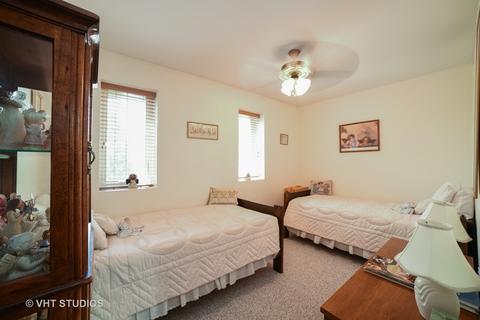 2044 Jeffrey Ct, Elgin, IL 60123 photo 8