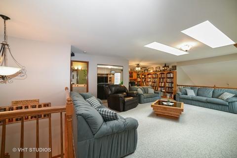 2044 Jeffrey Ct, Elgin, IL 60123 photo 5