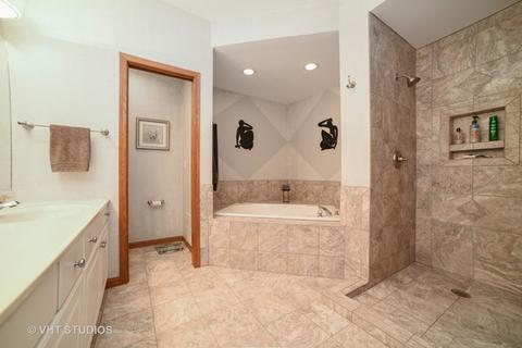 2044 Jeffrey Ct, Elgin, IL 60123 photo 7