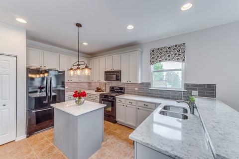 11319 Glenbrook Cir, Plainfield, IL 60585 photo 2