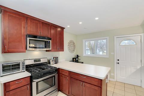 565 Milan Ln, Hoffman Estates, IL 60169 photo 7