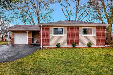 565 Milan Ln, Hoffman Estates, IL 60169 photo 2