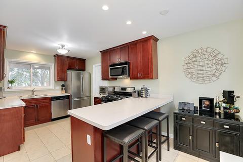 565 Milan Ln, Hoffman Estates, IL 60169 photo 3