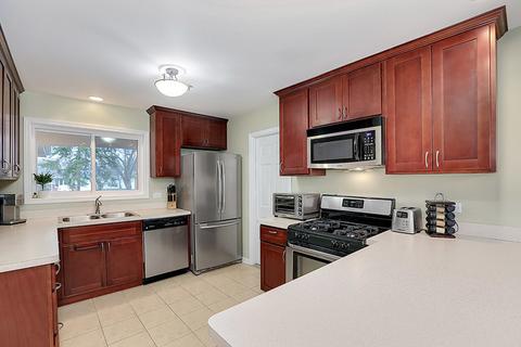565 Milan Ln, Hoffman Estates, IL 60169 photo 4