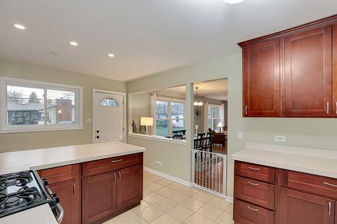 565 Milan Ln, Hoffman Estates, IL 60169 photo 5