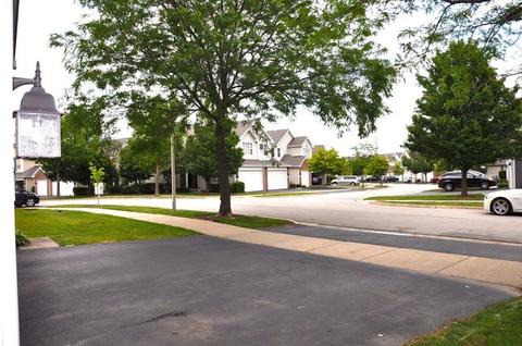5479 Elizabeth Pl, Rolling Meadows, IL 60008 photo 2