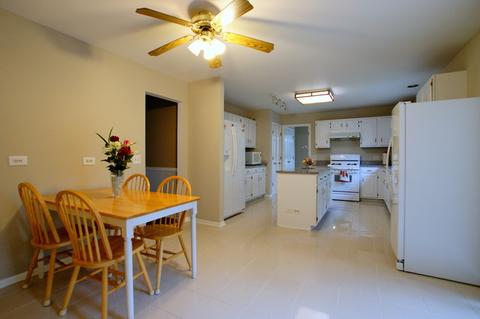 985 Stockbridge Pl, Elgin, IL 60120 photo 15