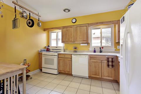 2100 Robincrest Ln, Glenview, IL 60025 photo 2