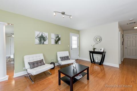 207 Mohawk Dr, Carol Stream, IL 60188 photo 2