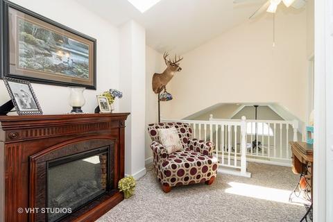 1434 E Walnut Ave, Des Plaines, IL 60016 photo 8