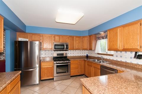 1039 Longford Rd, Bartlett, IL 60103 photo 3