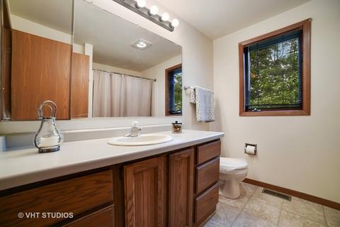 208 Venice Rd, Lakemoor, IL 60051 photo 12