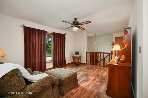 208 Venice Rd, Lakemoor, IL 60051 photo 4