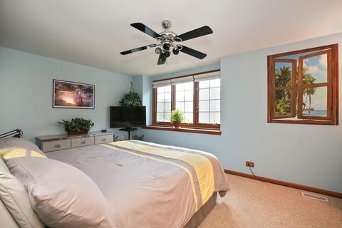 938 Ascot Dr, Elgin, IL 60123 photo 8