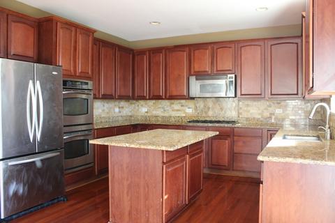 394 Comstock Dr, Elgin, IL 60124 photo 2
