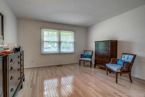 1031 Creekside Dr, Wheaton, IL 60189 photo 9