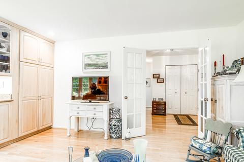 1031 Creekside Dr, Wheaton, IL 60189 photo 3
