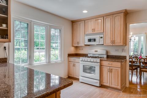 1031 Creekside Dr, Wheaton, IL 60189 photo 4