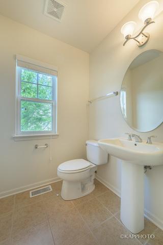 438 N Commerce St, Aurora, IL 60504 photo 10