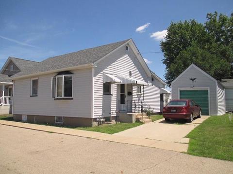 1403 Prospect Ct, Peru, IL 61354 photo 1