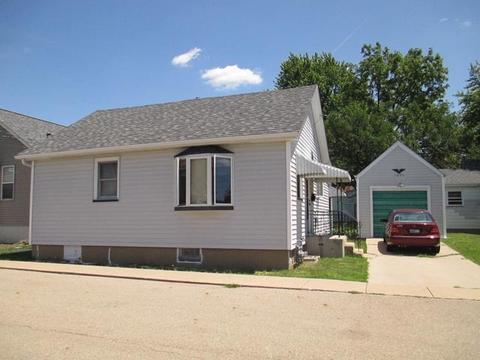 1403 Prospect Ct, Peru, IL 61354 photo 2