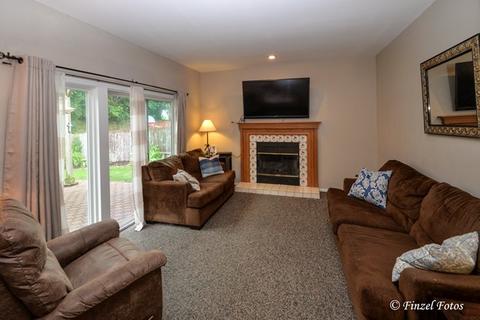 223 Gatewood Ln, Bartlett, IL 60103 photo 8