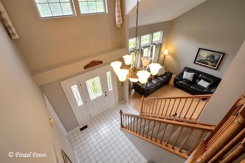223 Gatewood Ln, Bartlett, IL 60103 photo 2
