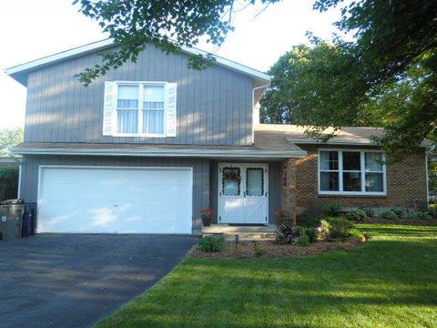 147 Brookside Dr, Elgin, IL 60123 photo 2