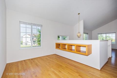 2317 Twilight Dr, Aurora, IL 60503 photo 2