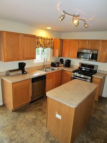 832 Grant Dr, Minooka, IL 60447 photo 3