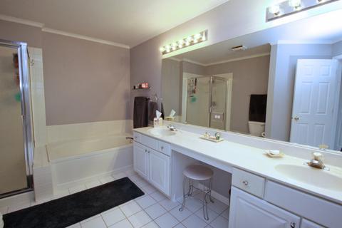 323 Cimarron Rd E Rd, Lombard, IL 60148 photo 11