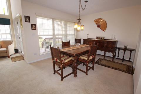 323 Cimarron Rd E Rd, Lombard, IL 60148 photo 5