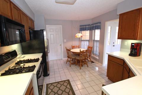 323 Cimarron Rd E Rd, Lombard, IL 60148 photo 8