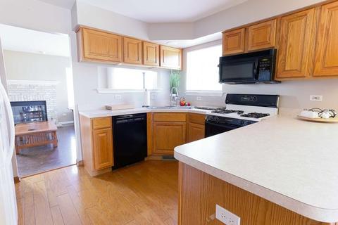 2754 Olympic Ct, Aurora, IL 60503 photo 7