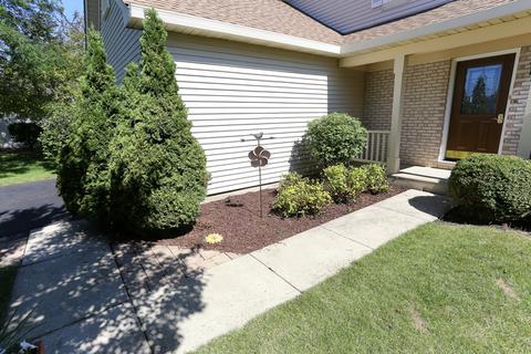 2754 Olympic Ct, Aurora, IL 60503 photo 2
