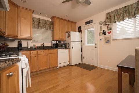 411 S Wolf Rd, Wheeling, IL 60090 photo 6