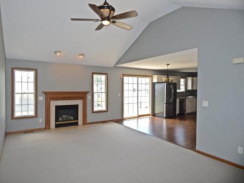 196 E Division St, Manteno, IL 60950 photo 3