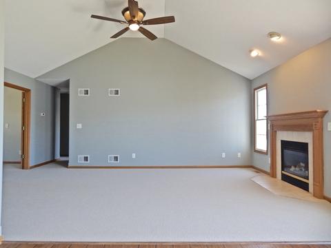 196 E Division St, Manteno, IL 60950 photo 8