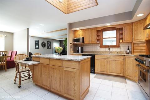 1080 Hassell Rd, Hoffman Estates, IL 60169 photo 4