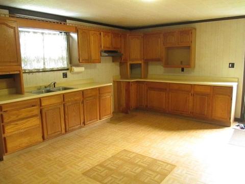 628 Henry St, Peru, IL 61354 photo 4