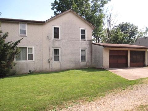 628 Henry St, Peru, IL 61354 photo 2