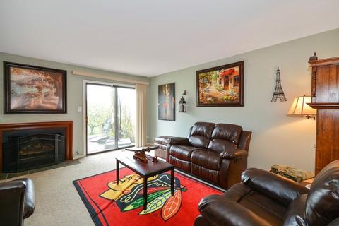 868 Heatherbrook Ct, Wheaton, IL 60189 photo 2