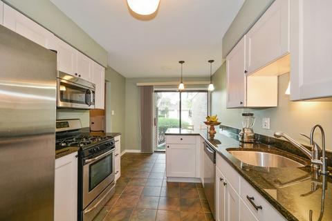 868 Heatherbrook Ct, Wheaton, IL 60189 photo 5
