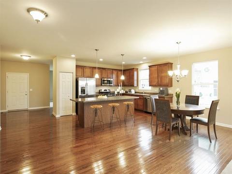 169 Abbott Ct, Bartlett, IL 60104 photo 2