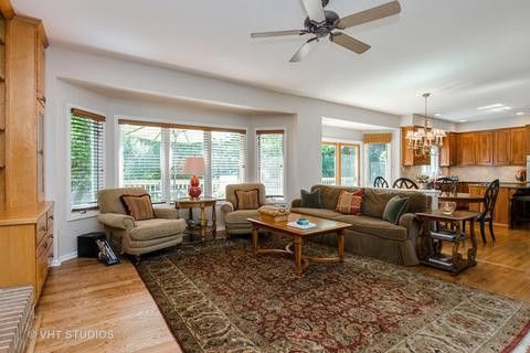 2086 Primrose Ln, Naperville, IL 60565 photo 11