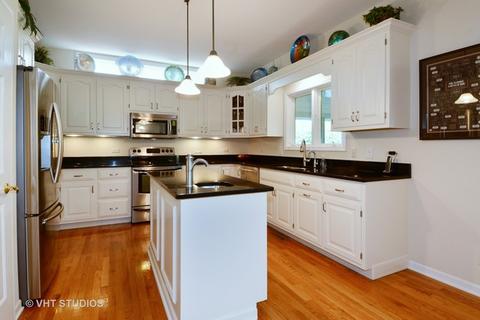 1375 Cranbrook Cir, Aurora, IL 60502 photo 3