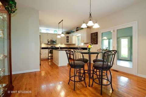 1375 Cranbrook Cir, Aurora, IL 60502 photo 4