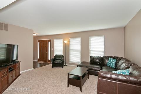 1008 Longford Rd, Bartlett, IL 60103 photo 2