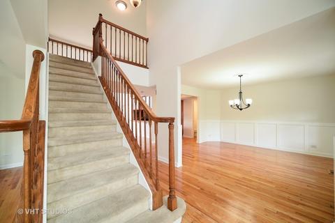 257 Superior Cir, Bartlett, IL 60103 photo 2