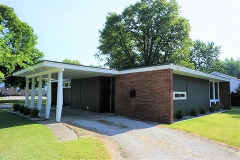 800 E Scott St, Tuscola, IL 61953 photo 4
